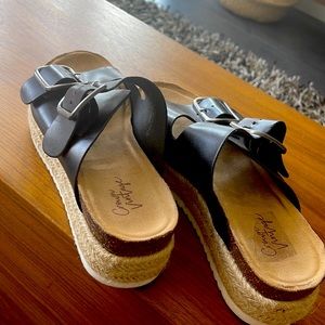 Crown vintage platform sandals